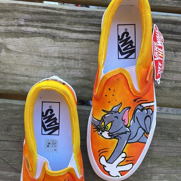 VANS CUSTOM *TOM AND JERRY*  NEW  SIZE 7(WORDING ON BACK OF EACH SHOE) - Picture 5 of 7